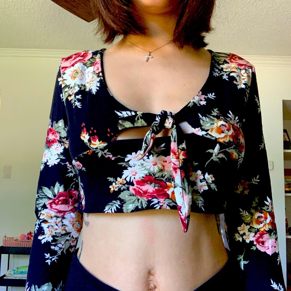 Black floral cropped top
